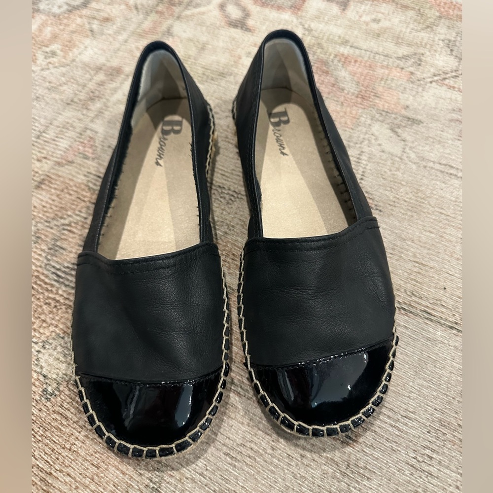 Used Brown’s women’s flat slip on shoes, size US6